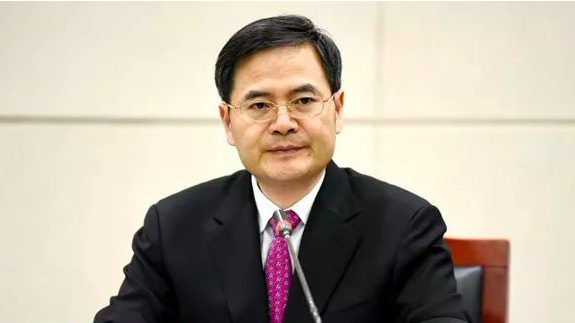 曾是“全國優(yōu)秀縣委書記”的他升任江蘇省政府黨組成員，奔赴黃石作戰(zhàn)
