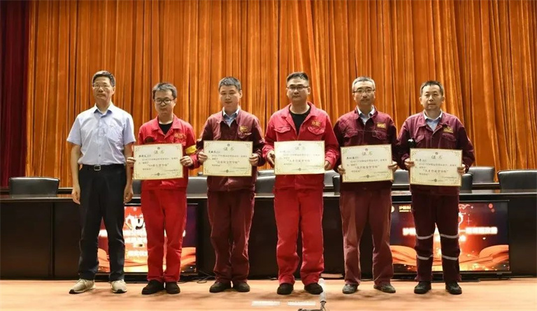 頒發(fā)證書(shū)